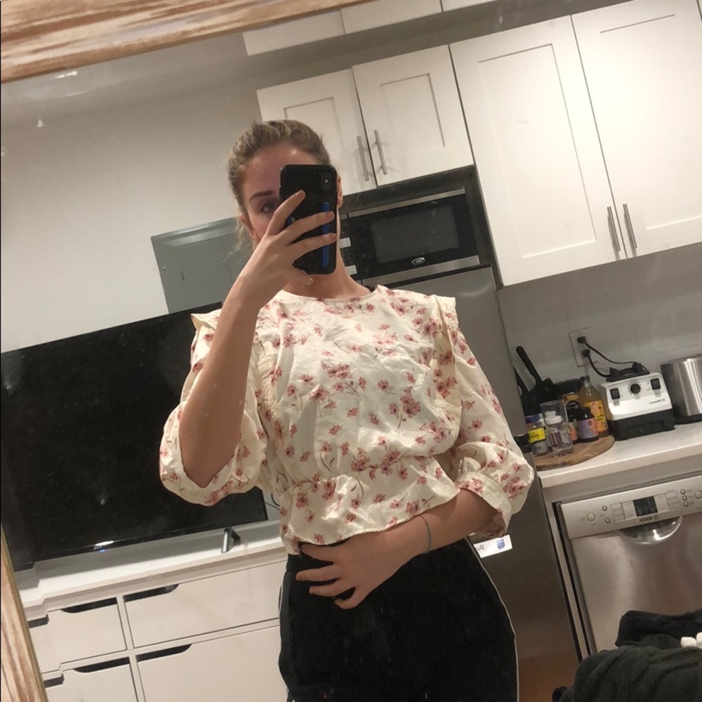 Zara NWT Puffy Sleeved Floral Top
